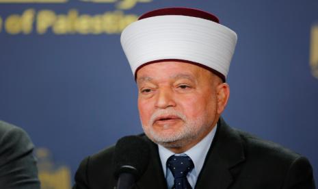 Israeli Occupation Arrests Grand Mufti of Jerusalem After Friday Sermon, Banned from Al-Aqsa for a Week