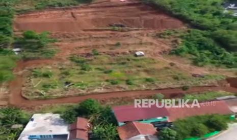Pasrean Mountain Slope Excavated by Unlicensed Heavy Equipment, West Bandung Residents Protest Fear of Landslide