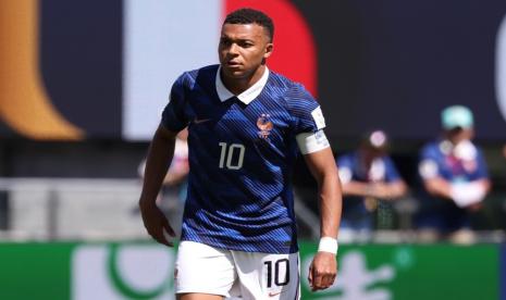 Paraguayan Senator's Comment Sparks Mbappe's Anger: You Are Disgraceful and Unfit for Office