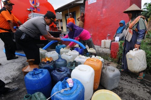 BPBD Distributes 3 Million Liters of Clean Water to 15 Regencies/Cities Affected by Drought