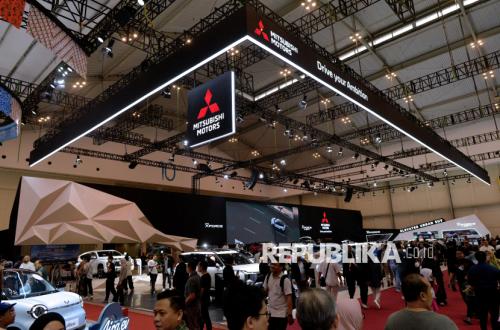 The automaker's display is highlighted as a top destination for finding the best cars at the Gaikindo Indonesia International Auto Show
