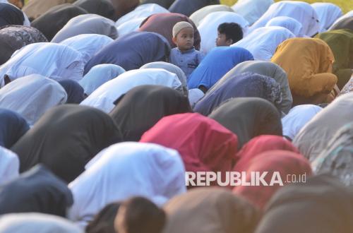 15 Deeds That Make Angels Pray for and Seek Forgiveness for Us
