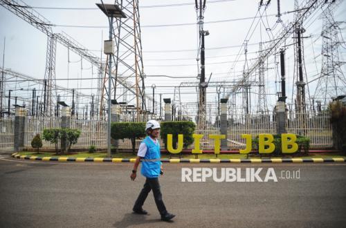 A supply disruption from Gandul substation to Cirendeu caused outages from Sunday night to early Monday