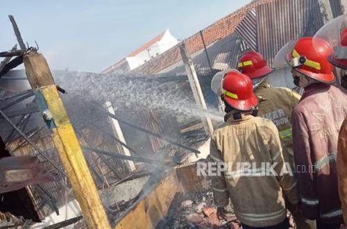 Dozens of stalls at Pasar Sandang Tegal Gubug burned down, allegedly due to an electrical short circuit.