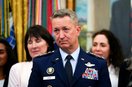 Airstrike Fails, US General 'Dizzy' Seeking Way Out of Iran War