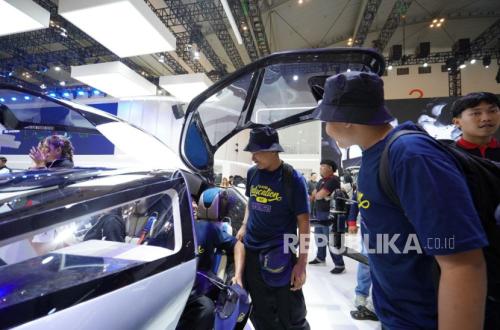 The program, part of the Gaikindo Indonesia International Auto Show 2026 at ICE BSD City, Tangerang, introduced students to the sector