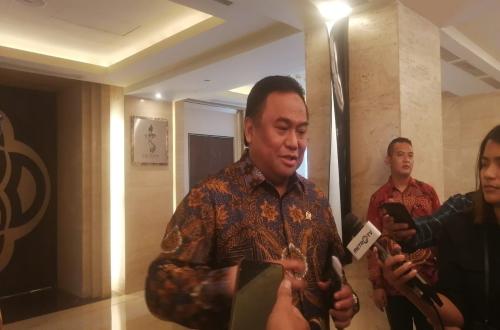 NasDem Chairman Surya Paloh pays condolences to Rachmat Gobel's funeral home