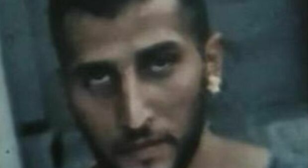 "What are you looking at? I'm a man and a Muslim": 27 years ago, an unknown man was arrested a few hours before and freed