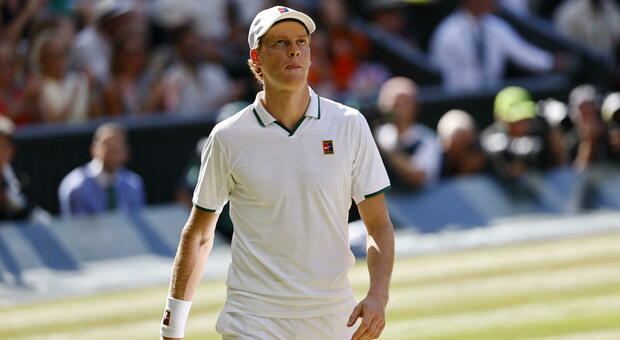 Wimbledon, fear Zverev: falls and stays on the ground, helps him... Sinner