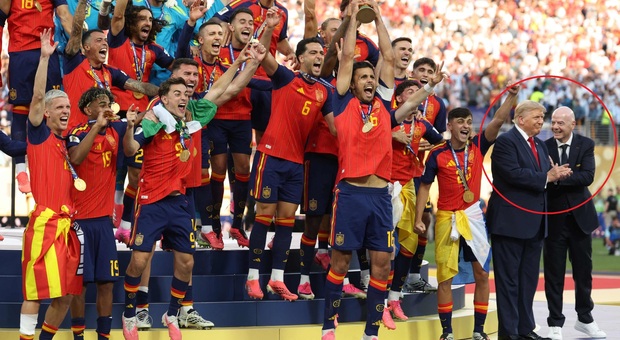 World Cup: Trump takes stage and whistles, rewards Spain with Infantino