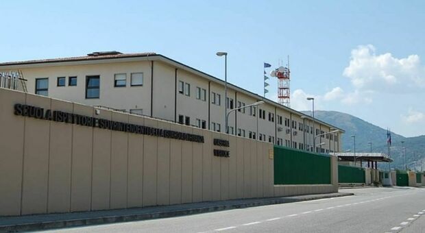 Girl rushes from the third floor of the Guardia di Finanza school in L'Aquila: it is very serious