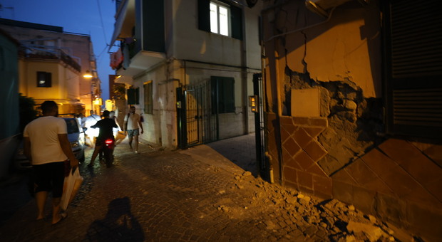 Terremoto Napoli, numerous crollies in Pozzuoli