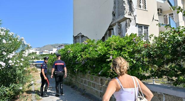 Fields Flegrei, Fico brakes on the state of emergency: «Better the special law»