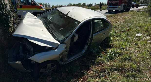 Auto crashes against a platinum in Udinese: dead 11-year-old girl, severe sister