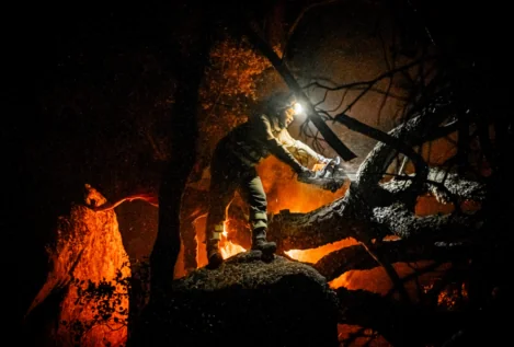 Authorities see it possible to stabilize fire while 600 inhabitants of two mountain populations are at risk