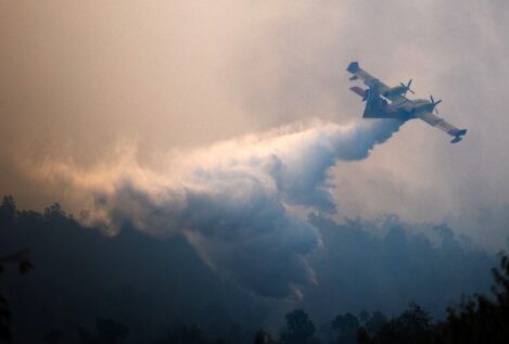 Raise level 2 the emergency by the Blow Fog fire and ask for help from the EMU