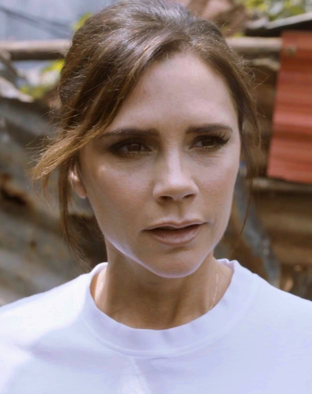 England scores and Victoria Beckham this time... esulta