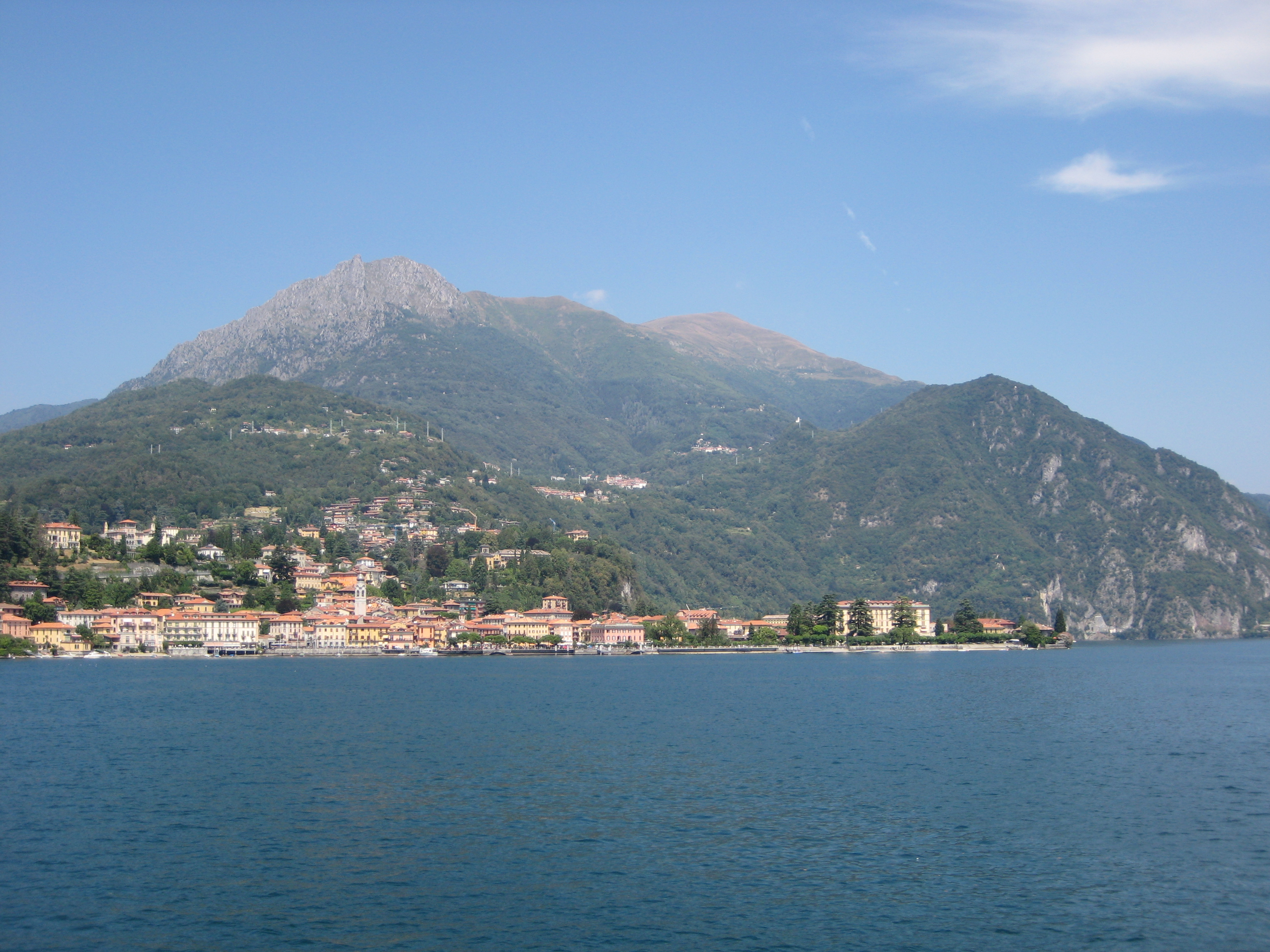 Lost tourist in Lake Como, dived to save his son