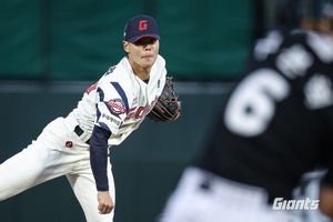 The 28-year-old Lotte Giants rookie allowed five runs in 2 2/3 innings over two games, both sellouts of 23,200