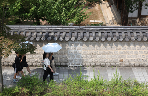 Heat wave grips S. Korea; temperatures to peak at 39 C