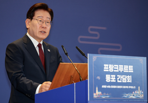 Positive assessment of Lee's performance fell to 45.9 percent, while negative assessment surpassed 50 percent for the first time