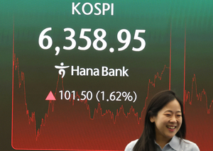 Samsung Electronics jumped 4.38 percent and SK hynix surged 7.29 percent, while Hyundai Motor rose 3.82 percent