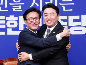 New ruling party leader vows to support Lee s policy agenda