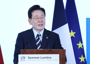 Lee vows to pursue peace on Korean Peninsula through dialogue based on firm deterrence