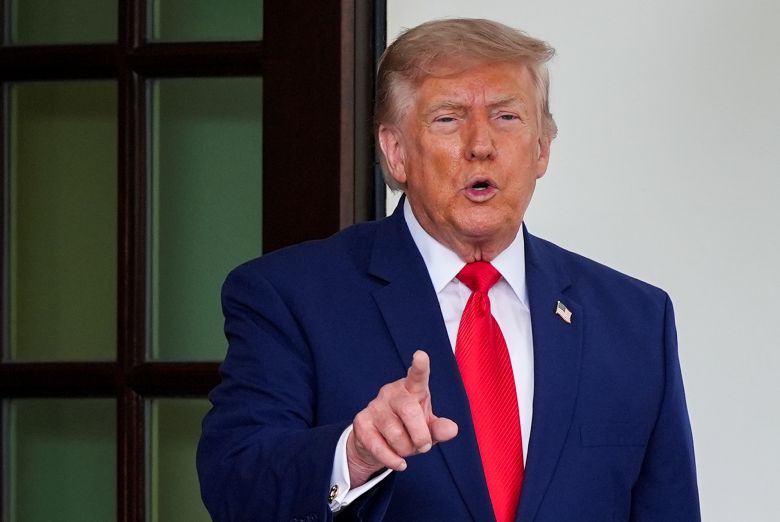 Trump: 100% tariffs on imported generic drugs from 2028