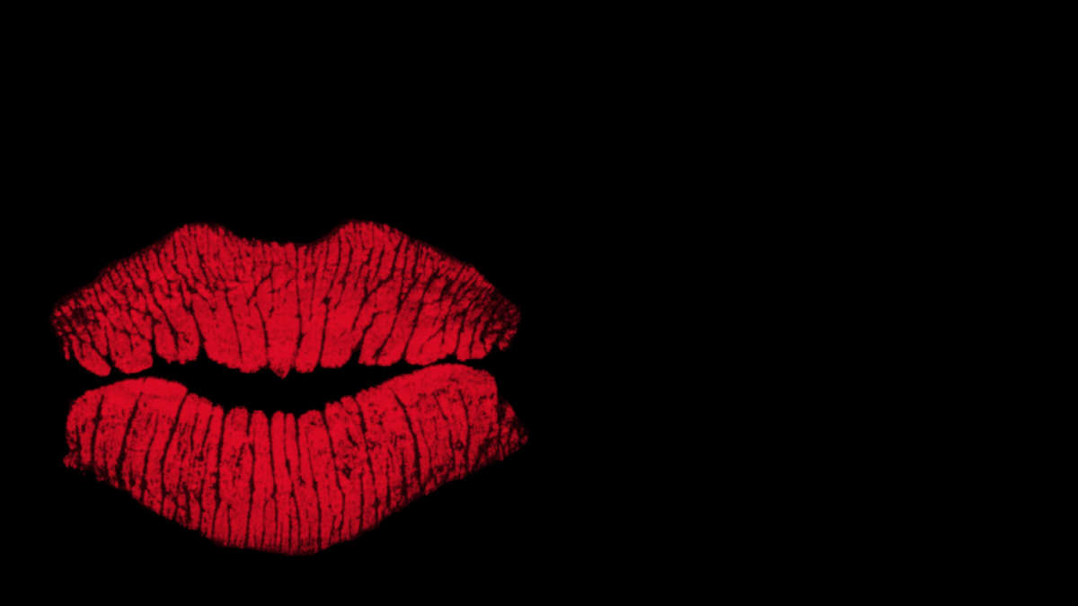 Girlfriend Covers Car With 3,400 Lipstick Kisses Owners are punished