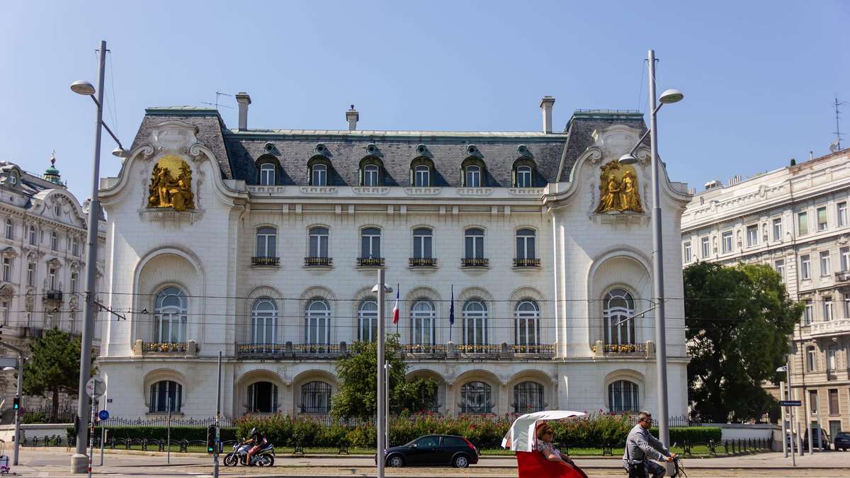 Vienna as a hub: Russia’s aviation supplied with components despite EU sanctions