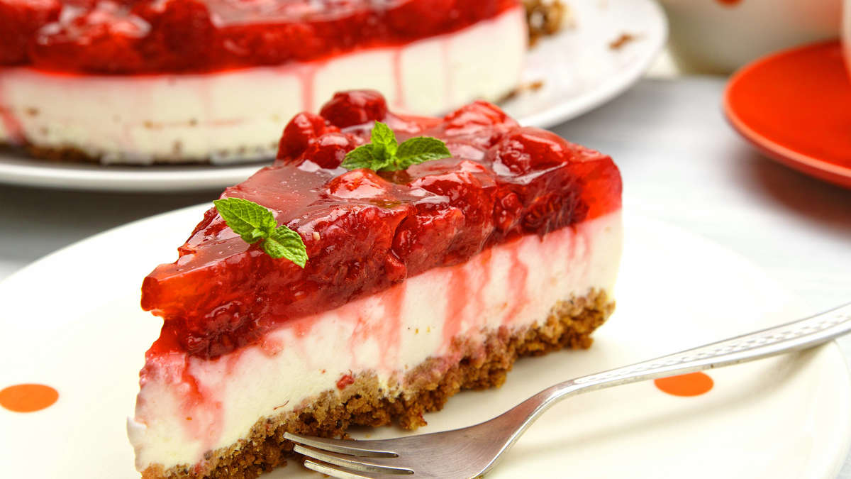 Raspberry mascarpone tart with nut base – baking can be this elegant