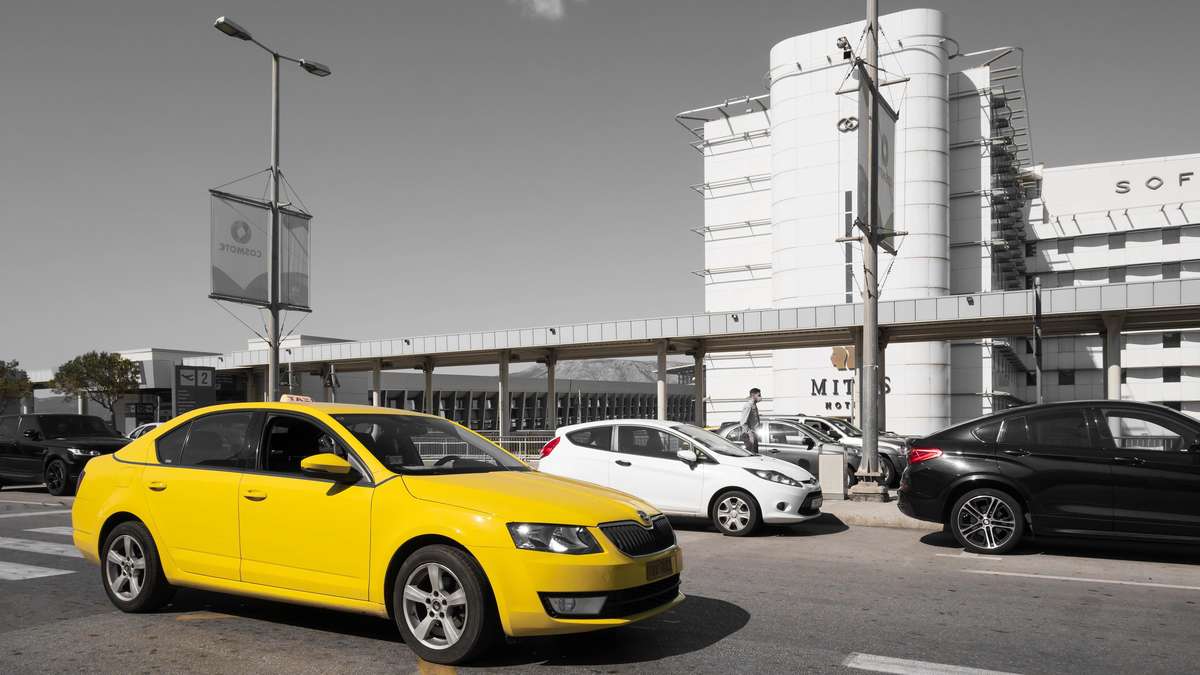 Taxi driver in Athens is said to have forced tourist family to pay 600 euros