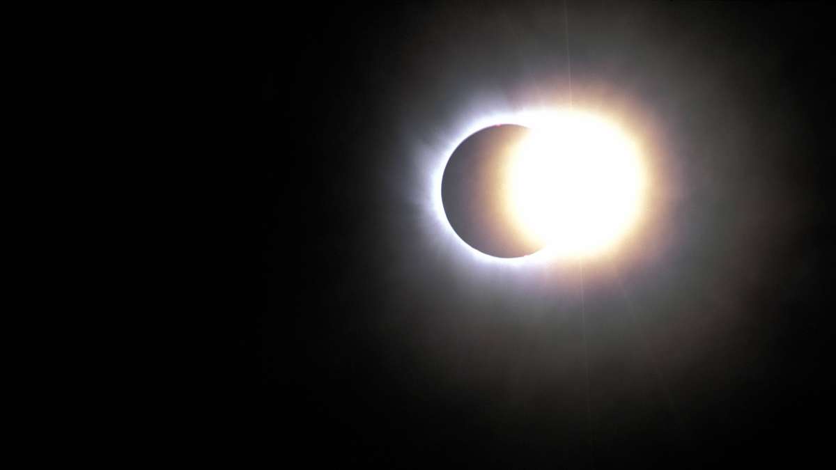 Severe temperature drop at solar eclipse: Unusual effect expected