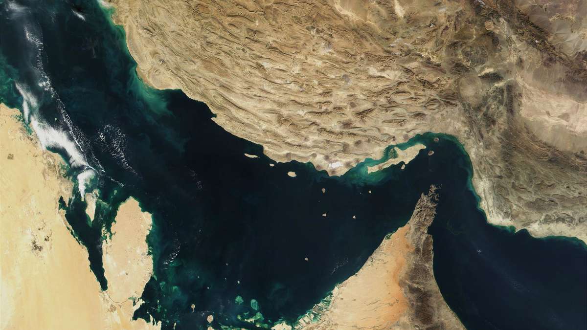 Despite ceasefire in Iran war: Projectile hits oil tanker near Strait of Hormuz