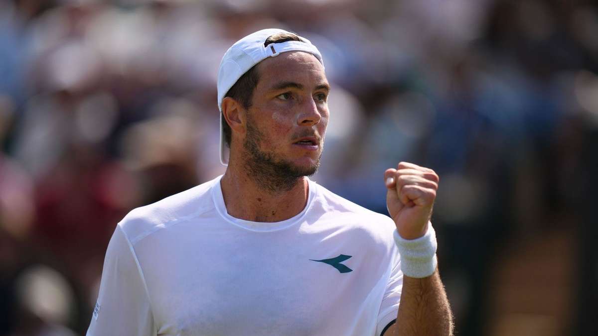 When does Jan-Lennard Struff play in the Wimbledon quarterfinal?
