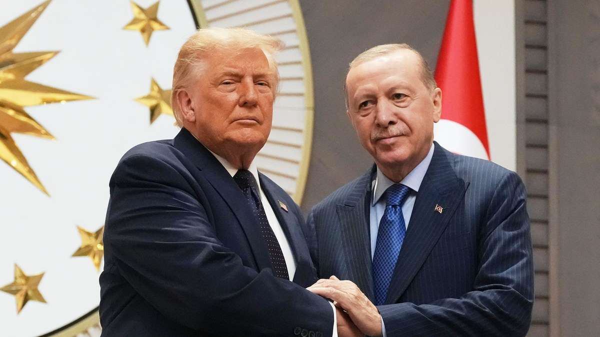 Trump lies at NATO summit five times in just one conversation with Erdoğan