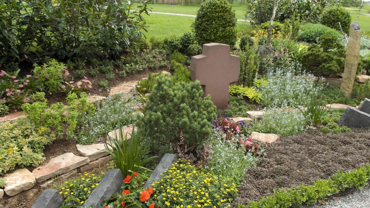 Heat resistant, long lasting and beautiful – a gardener reveals what you should plant on a grave