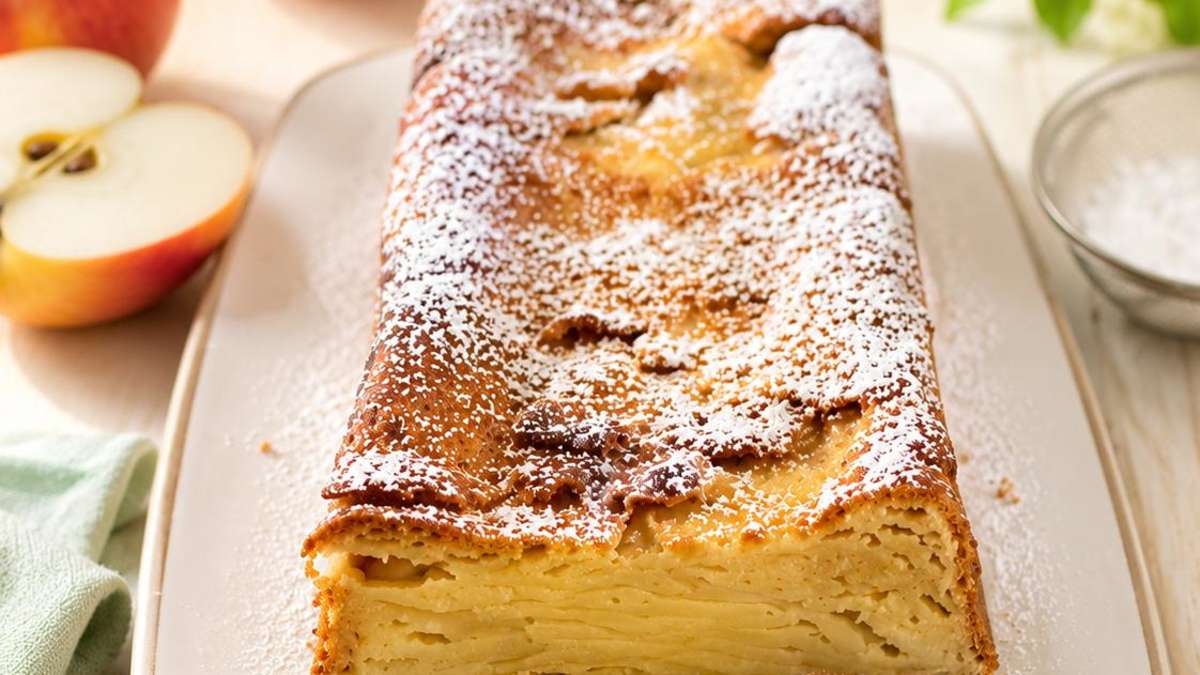 The Viral Apple Cake with the Surprising Layer Effect