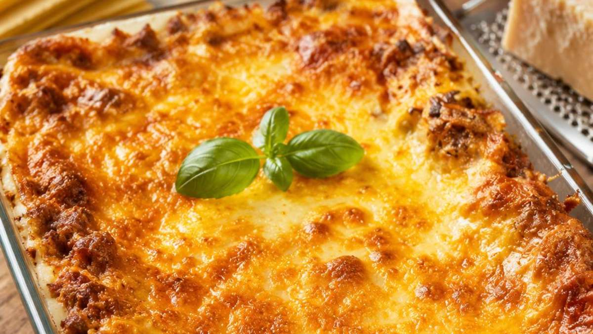 The classic that always succeeds: Creamy lasagna from the oven