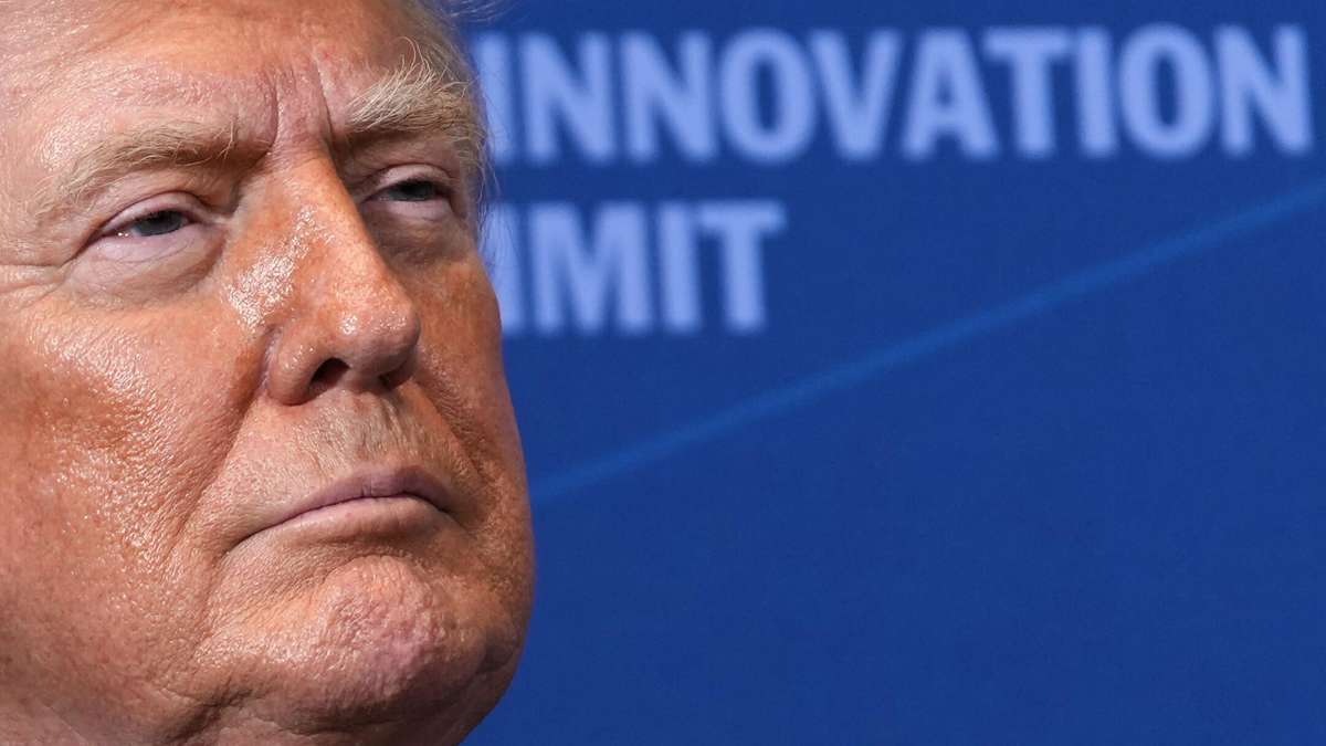 Trump gets his own coin: President now stands in a row with leaders from Iraq, Syria and Libya