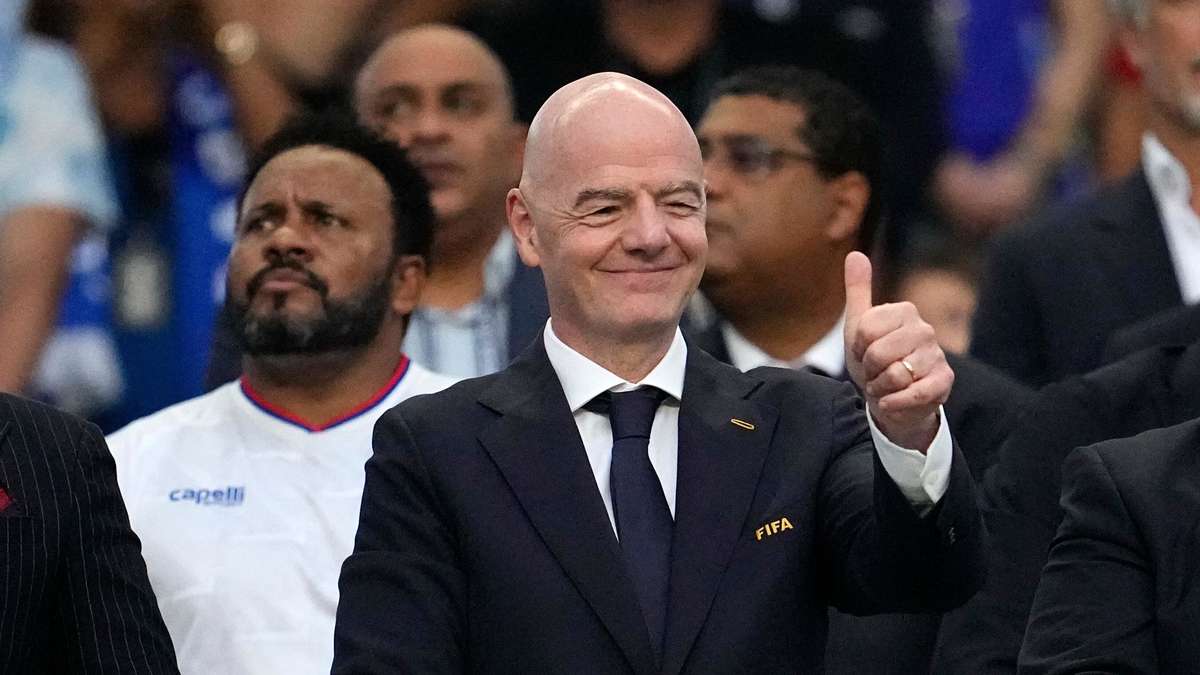 Infantino binds after Trump next president to himself