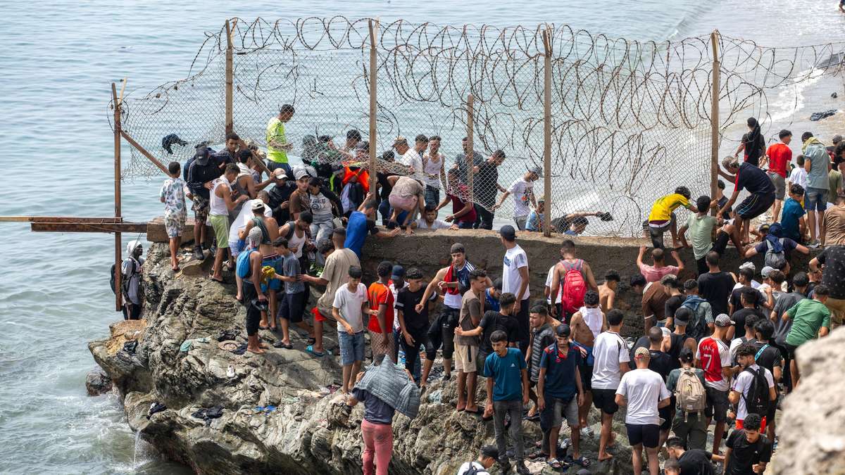 Willfully allowed Ceuta migration crisis? Bitter suspicions in Spain
