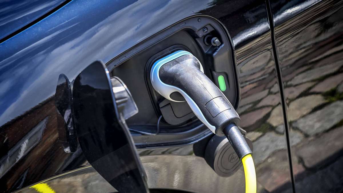 Battery recycling in China: millions of electric car batteries are becoming an environmental problem