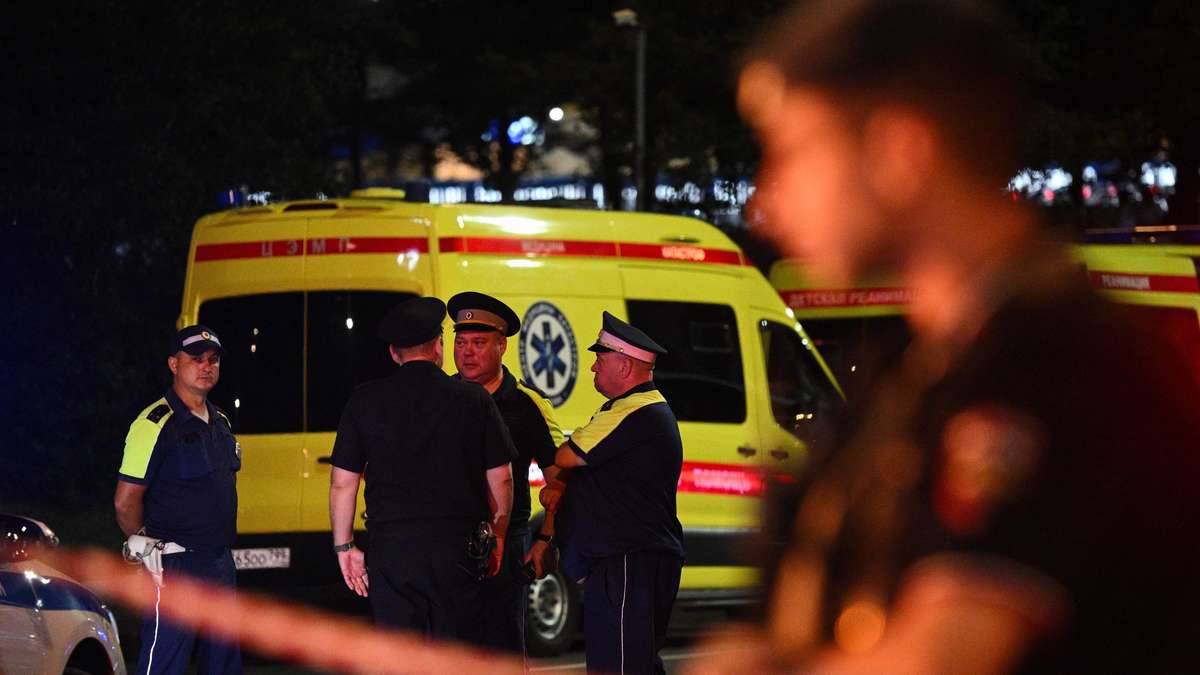 Bathers film crash: drone strikes on Russian beach – three dead