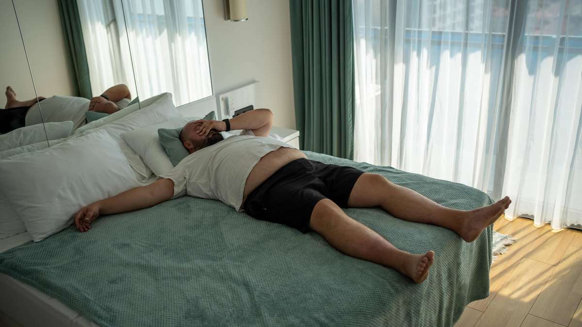 No air conditioning: sleep researcher reveals how she falls asleep despite the heat