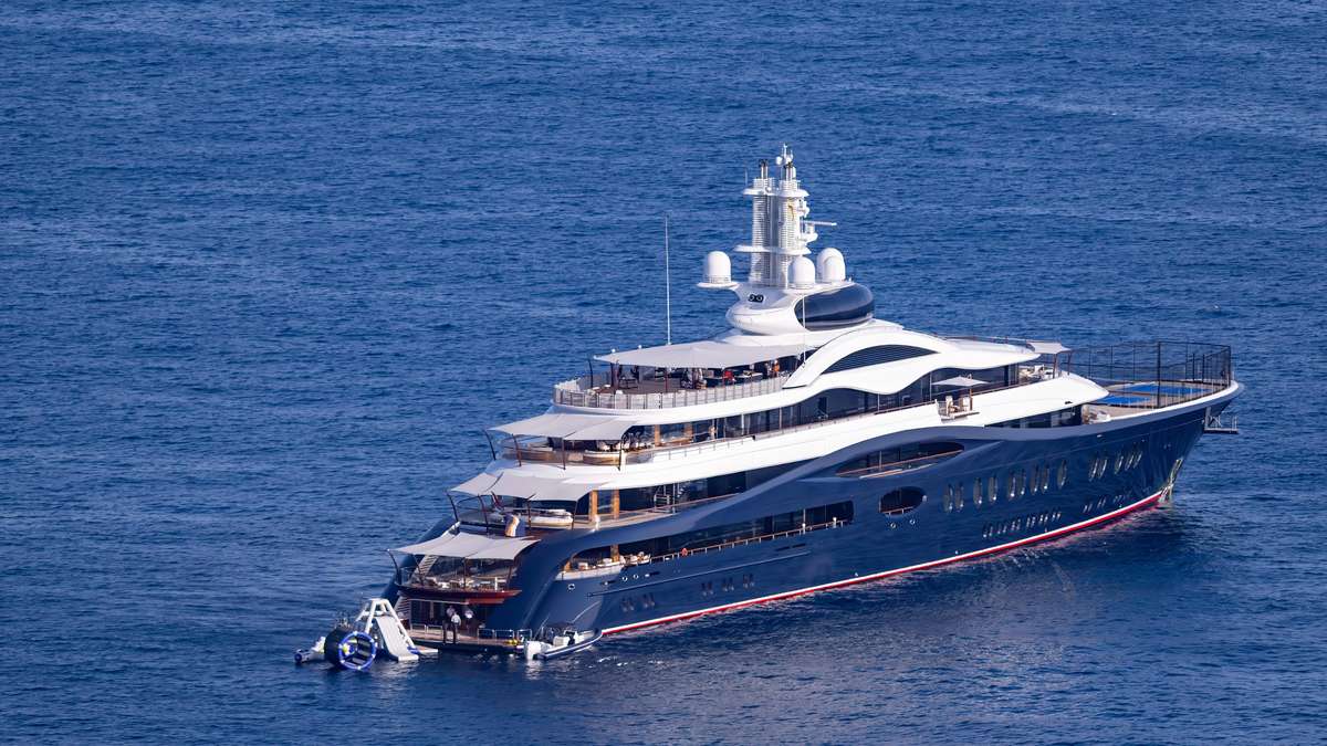 Mark Zuckerberg's mega yacht does not respond to boat's call for help in Alaska