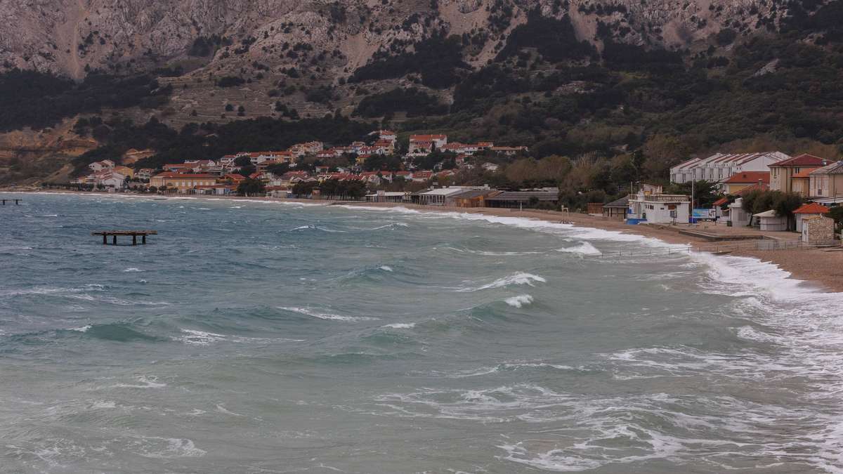 Tourists in Croatia missing: woman rescued from the sea after ten hours