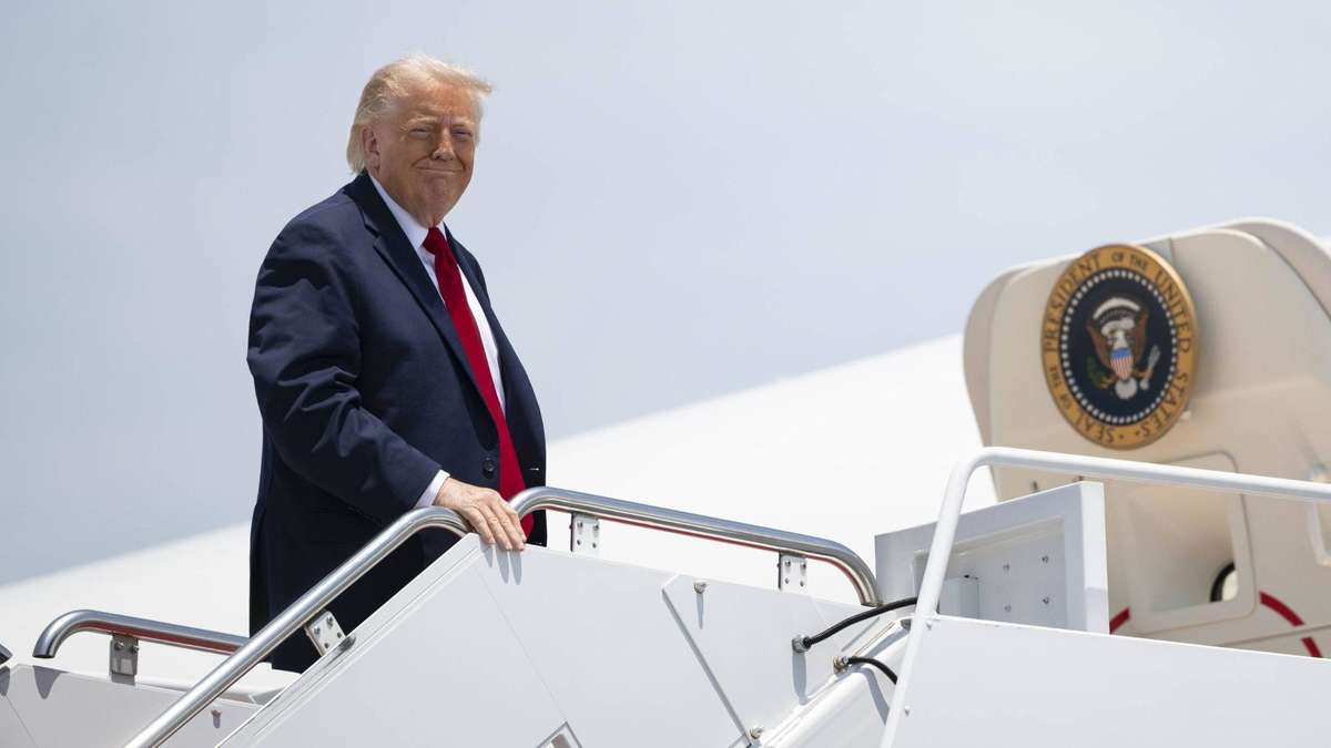 Health Secretary unpacks: Trump's plane is full of McDonald's