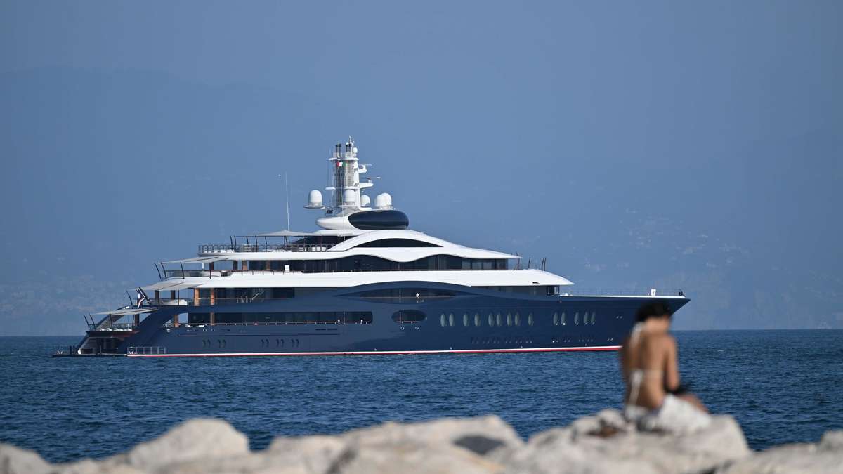 Coast Guard “repeatedly” ignored? Zuckerberg's 300 million yacht does not help boat in need